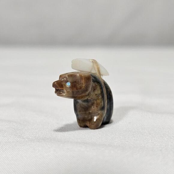 Vintage Native American Zuni Tribe Carved Stone X-Small Fetish Bear With Bundle - Picture 2 of 6